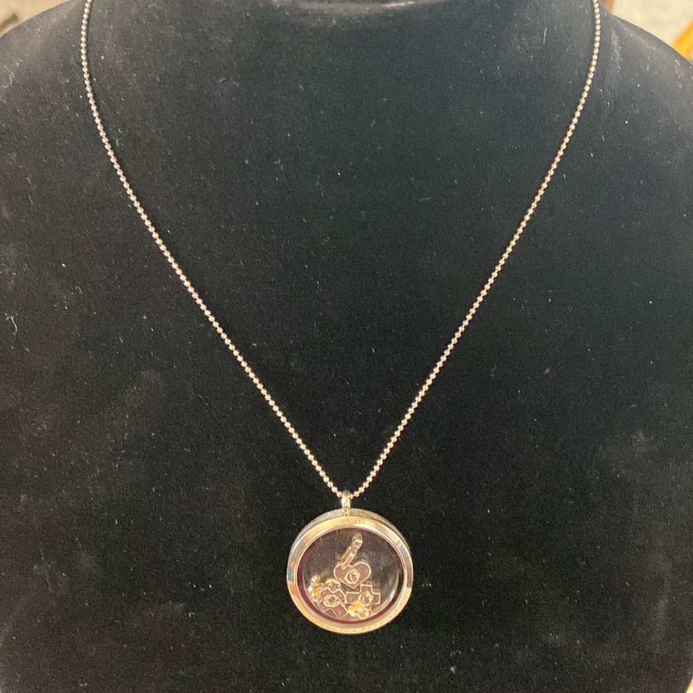 Origami owl necklace